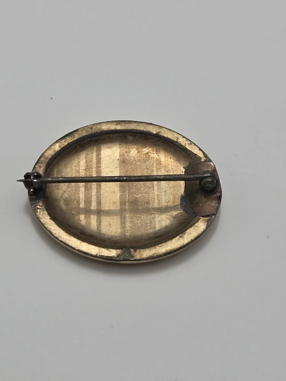 Antique Victorian Gold Filled Brooch With Taille d’Epargné Enamel Engraved 